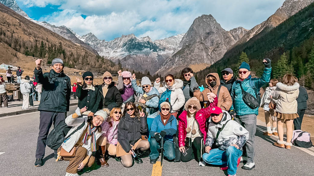 พิชิต 3 อุทยานสุดยิ่งใหญ่ เฉิงตู สี่ดรุณี ต๋ากู่ จิ่วจ้ายโกว |28 พ.ย 68 - 03 ธ.ค 68 | 6D 5N