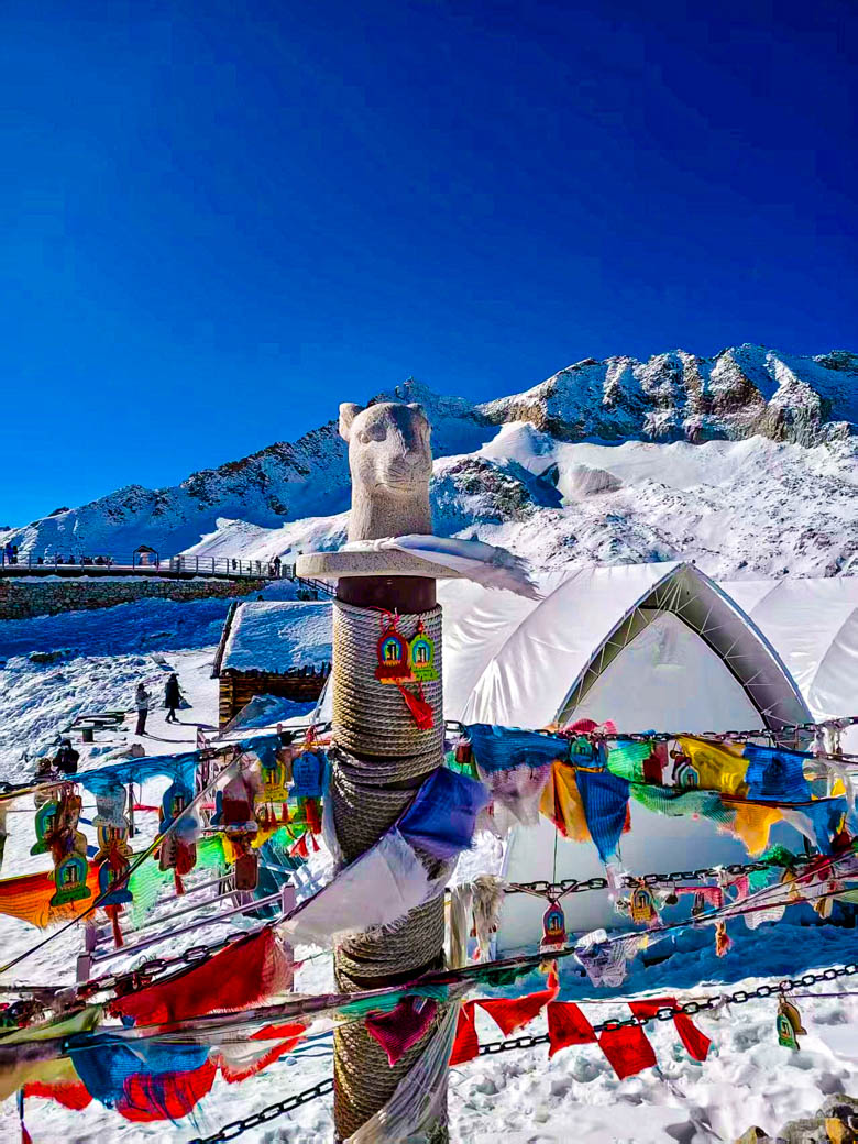 พิชิต 3 อุทยานสุดยิ่งใหญ่ เฉิงตู สี่ดรุณี ต๋ากู่ จิ่วจ้ายโกว 6D 5N 05 ธ.ค. - 10 ธ.ค. 68