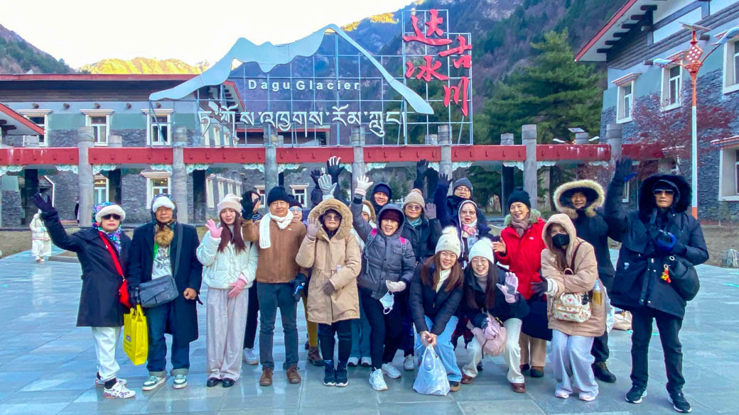 พิชิต 3 อุทยานสุดยิ่งใหญ่ เฉิงตู สี่ดรุณี ต๋ากู่ จิ่วจ้ายโกว 6D 5N 05 ธ.ค. - 10 ธ.ค. 68