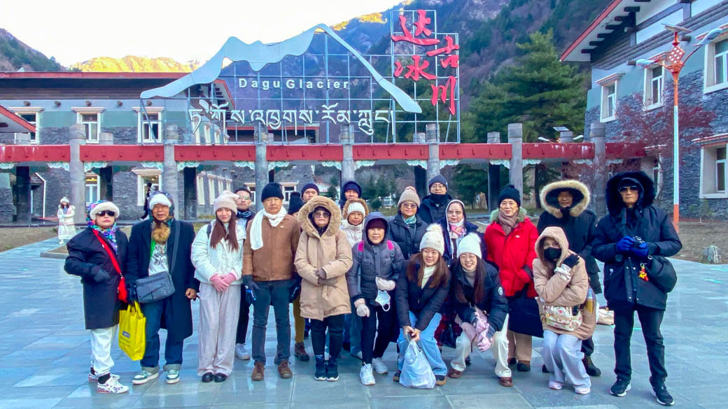 พิชิต 3 อุทยานสุดยิ่งใหญ่ เฉิงตู สี่ดรุณี ต๋ากู่ จิ่วจ้ายโกว 6D 5N 05 ธ.ค. - 10 ธ.ค. 68