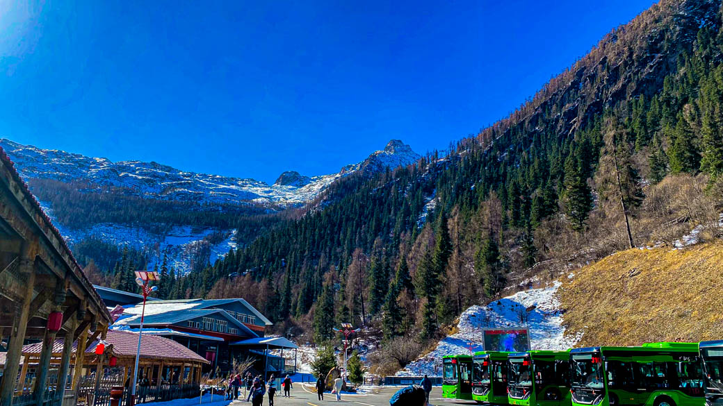 พิชิต 3 อุทยานสุดยิ่งใหญ่ เฉิงตู สี่ดรุณี ต๋ากู่ จิ่วจ้ายโกว 6D 5N 05 ธ.ค. - 10 ธ.ค. 68